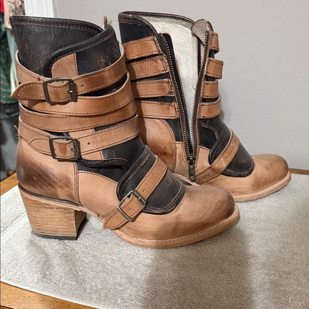Freebird Tan and Black Women's Boots